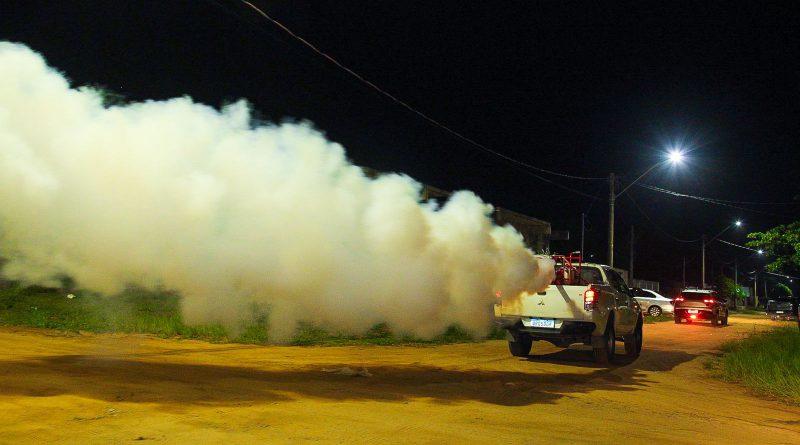 Casos de dengue aumentam e trabalho com o carro fumacê continuam.