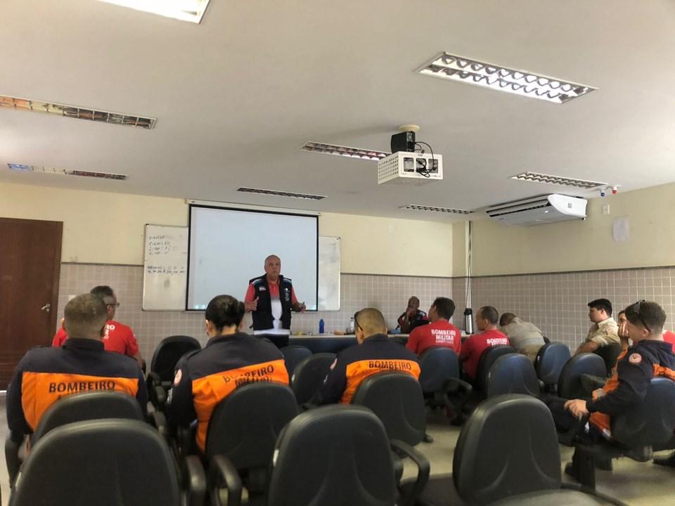 Corpo de Bombeiros participa de ações de combate à dengue.